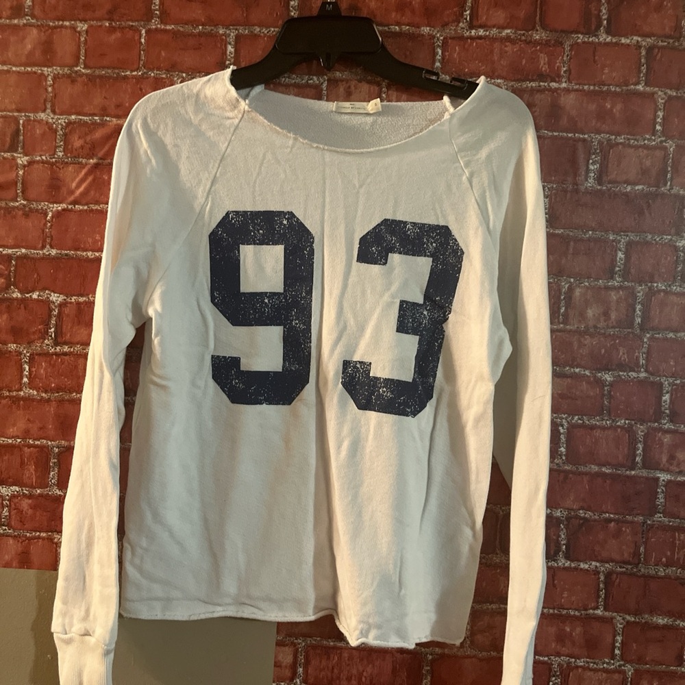 White and navy long sleeve top #casual 23 length x 17 wide Michelle by commune